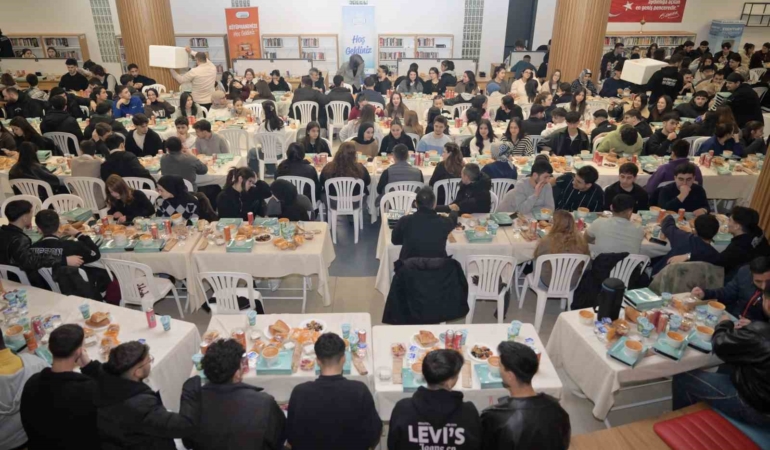 Esenyurt’ta gençlerle iftar buluşması