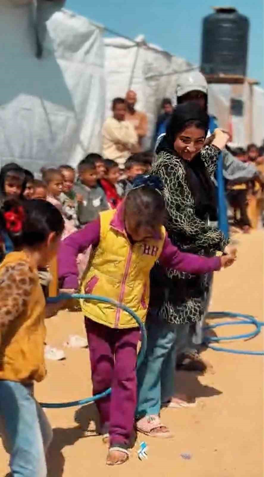 Pendik Belediyesi Gazze’de "Bayramlık Giydirme ve Çocuk Şenliği" düzenledi