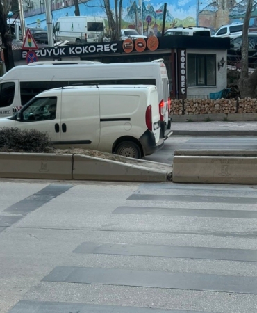 Hem yayaların hem de sürücülerin tepkisine neden olan uygulama