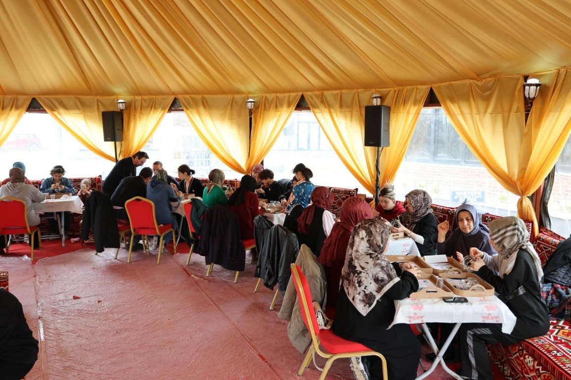 Kartepe’de ramazan akşamları otağ çadırında sanatla renkleniyor