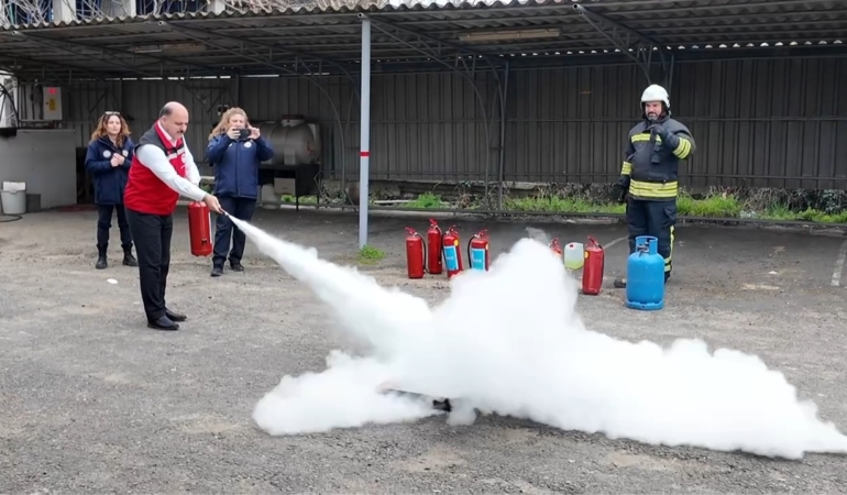 Alevlere karşı eğitim: Tarım personeli yangınla mücadeleyi sahada öğrendi