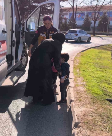 Kontrolden çıkan motosiklet devrildi : 4 yaralı