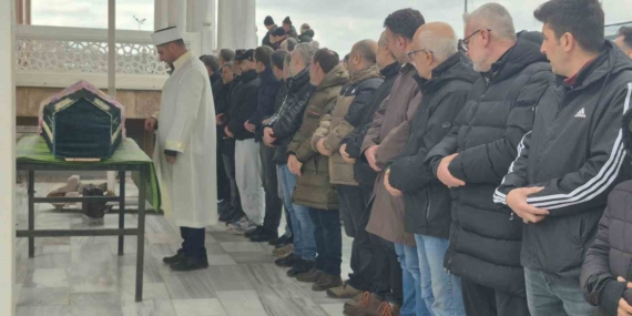 Yüz gerdirme ameliyatı sonrası hayatını kaybeden Sibel Yiyin, son yolculuğuna uğurlandı