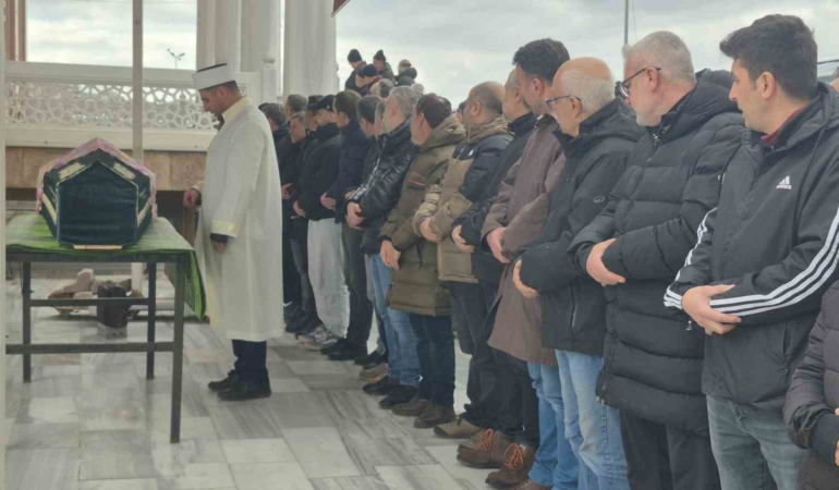 Yüz gerdirme ameliyatı sonrası hayatını kaybeden Sibel Yiyin, son yolculuğuna uğurlandı