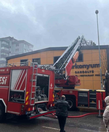 Ataşehir’de metal imalathanesinde yangın paniği