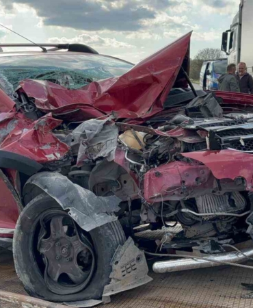 Edirne’de otomobil tıra çarptı, 1 kişi yaralandı: Kaza anı kamerada