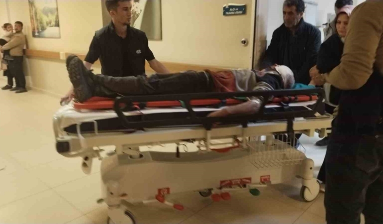 Bursa’da otomobil park halindeki tırın altına girdi: 1 yaralı