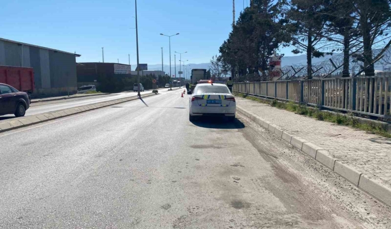 İki tırın arasında feci ölüm