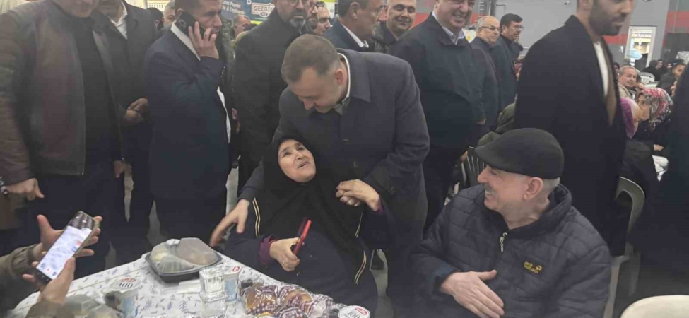 Ezine’de 10 bin kişi iftar sofrasında buluştu