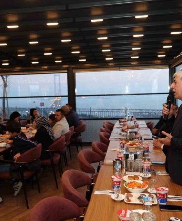 Dilovası’nda yetim ve öksüz aileleri için iftar programı düzenlendi