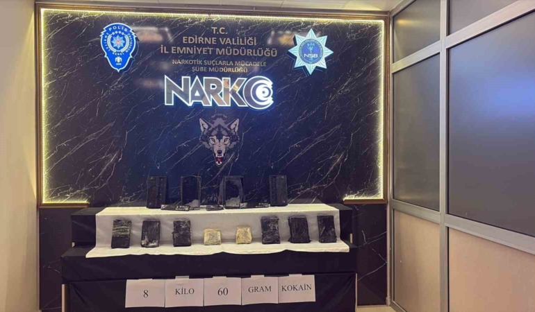 Kapıkule’de araçtaki gizli bölmede 8 kilo 60 gram kokain ele geçirildi