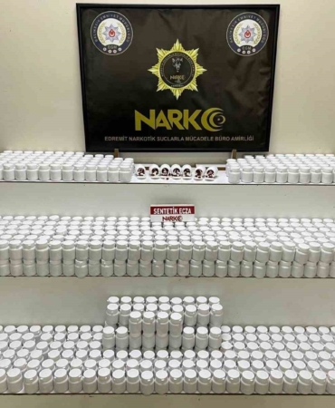 Edremit’te araçta 42 bin 600 sentetik ecza ele geçirildi