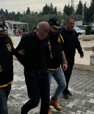 Yalova’da eşini sokak ortasında öldüren zanlı hakim karşısında