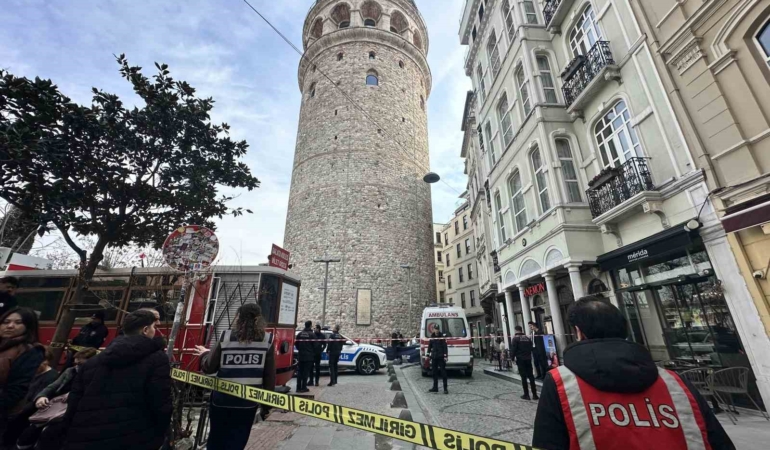 Galata Kulesi’nden atlayan kadın hayatını kaybetti
