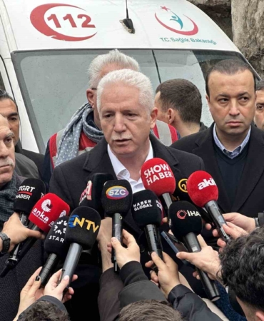 İstanbul Valisi Gül: "9 kişi göçük altında kaldı, 7 kişi hastaneye sevk edildi"