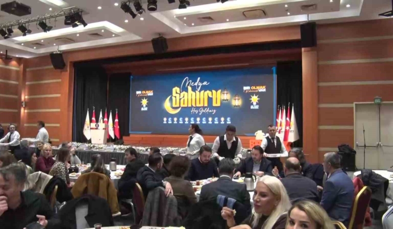 AK Parti İstanbul İl Başkanlığı’nda basın mensupları için sahur programı düzenlendi