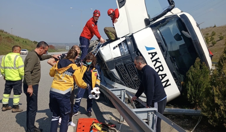 Susurluk’ta tek taraflı kazada sürücü yaralandı