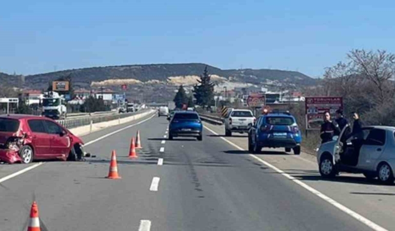 Keşan’da iki otomobilin çarpıştı: 1 kişi yaralandı