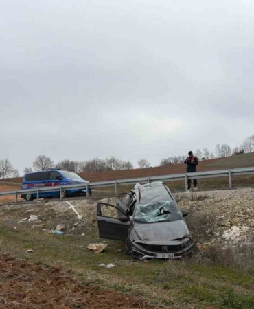 Direksiyon hâkimiyetini kaybeden sürücü tarlaya uçtu: 1 yaralı