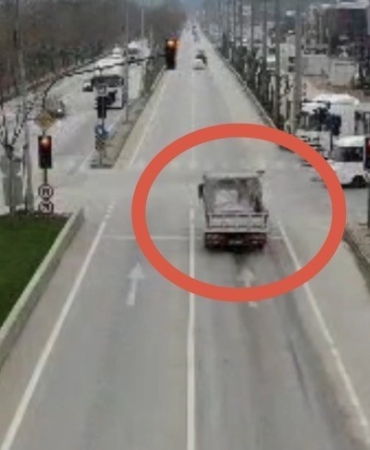 Bursa’da kırmızı ışık ihlali yapan araçlar dron ile böyle tespit edildi