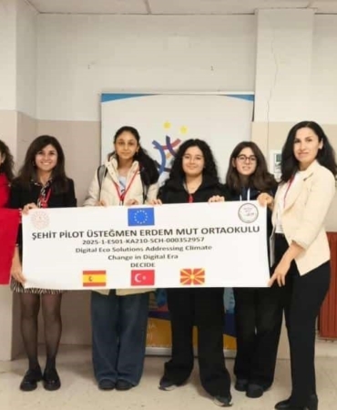 Burhaniyeli öğrenciler İspanya’da Türkiye’yi temsil etti