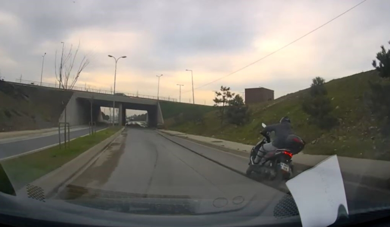 Başakşehir’de yarım bırakılan yol çalışması kazaya neden oldu