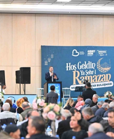 Başkan Akın, muhtarlarla iftarda bir araya geldi