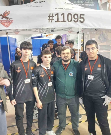 Gebze’nin Robotik Takımları Turknet’in Gigafiber’i ile desteklediği FRC’de