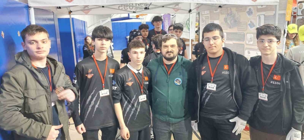 Gebze’nin Robotik Takımları Turknet’in Gigafiber’i ile desteklediği FRC’de