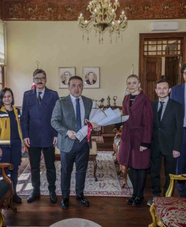 Vali Sözer, 14 Mart Tıp Bayramı dolayısıyla sağlık çalışanlarını kabul etti