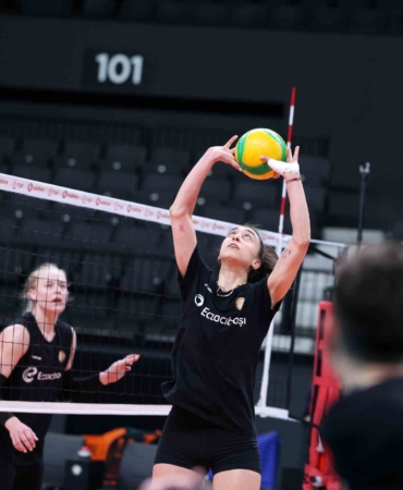 Eczacıbaşı Dynavit, yarı final ilk maçına çıkıyor