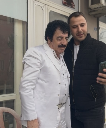 Müslüm Gürses’e benzerliğiyle herkesi şaşırttı, görenler dönüp bir daha baktı