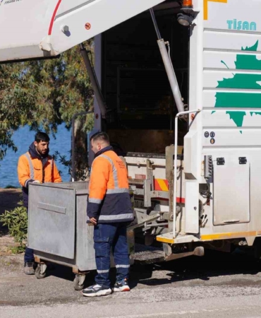 Ayvalık’ta konteynerler yaz öncesi dezenfekte ediliyor