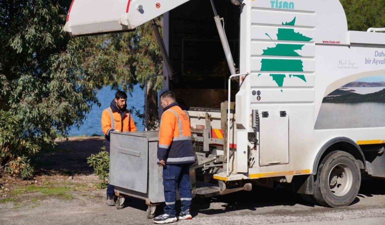 Ayvalık’ta konteynerler yaz öncesi dezenfekte ediliyor