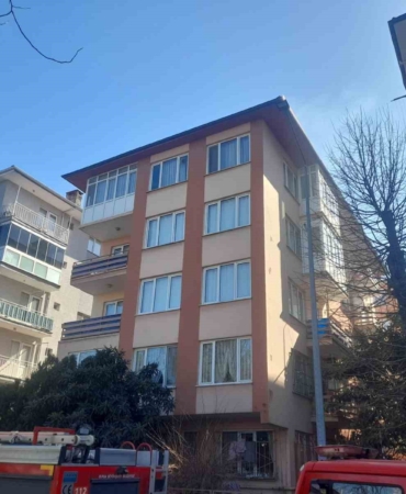 Bursa’da apartman çatısında yangın paniği