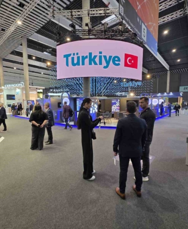 Barselona’da yapay zekalı "metal yaka" sahaya iniyor