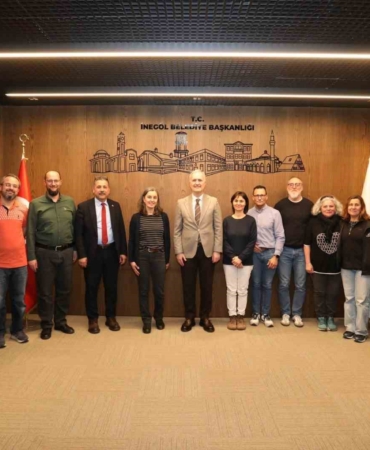 İspanyol misafirlerden İnegöl’ün ’Nöbetçi Kitaphane’lerine tam not