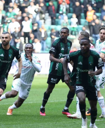 Trendyol Süper Lig: Kocaelispor: 0 - Konyaspor: 0 (İlk yarı)