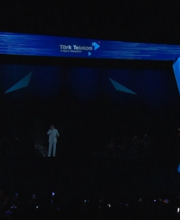 Müslüm Gürses’in hologramı, 5G teknolojisi sayesinde sanatçılarla düet yaptı