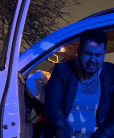 Tarlaya giren otomobil ağaca çarptı, sürücü gözyaşlarını tutamadı