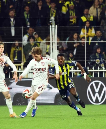 Trendyol Süper Lig: Fenerbahçe: 1 - Samsunspor: 1 (Maç devam ediyor)