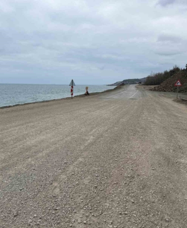Heyelan sonrası kapanan yol yeniden ulaşıma açıldı