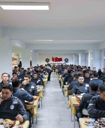 Vali Sözer, polis adaylarıyla iftarda buluştu
