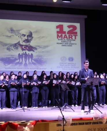 İstiklal Marşı’nın Kabulü ve Mehmet Akif Ersoy’u Anma Programı Edremit’te gerçekleştirildi