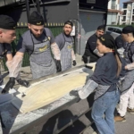 İstanbul’da lahmacun rekoru: 63 metrelik dev lahmacun Guinness’e girdi