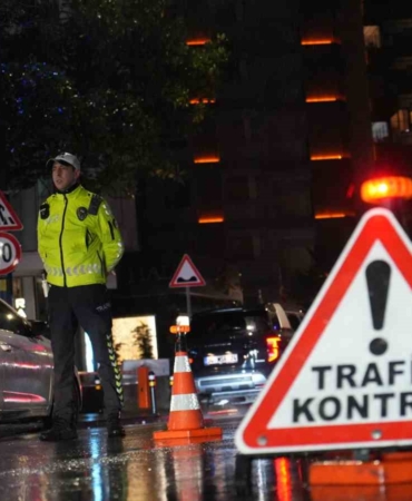 Kadıköy’de kural tanımayana geçit yok: Trafikte ihlale anında müdahale