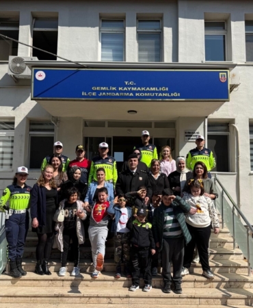 Otizm farkındalığı için jandarmayı ziyaret ettiler