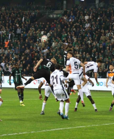 Trendyol Süper Lig: Kocaelispor: 0 - Başakşehir: 0 (Maç devam ediyor)