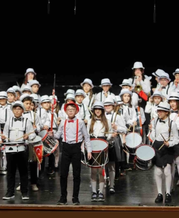 Bursa’da çocukların sesi senfoniyle yükseldi