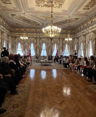 İstanbul Valisi Davut Gül koltuğunu 2’nci sınıfı Asmin Ayşe Aslan’a bıraktı